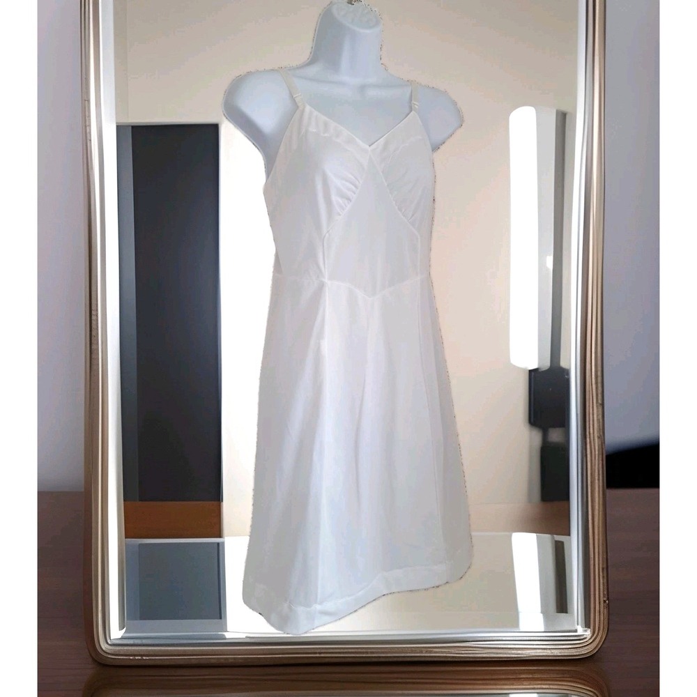 Bradley‎ Slip Dress Size 34 White 100% Nylon Adjustable Straps Knee Length VTG